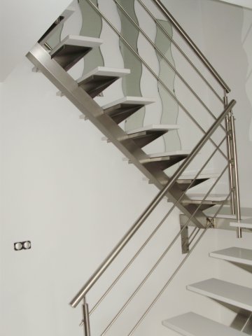 escaliers intérieurs résine et inox