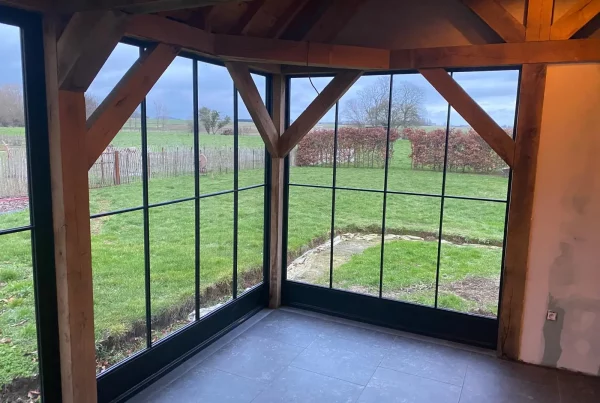 Baie vitrée en acier laqué