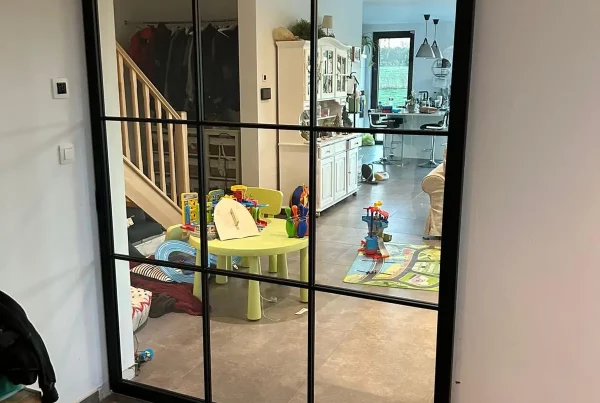 Baie vitrée intérieure en acier laqué