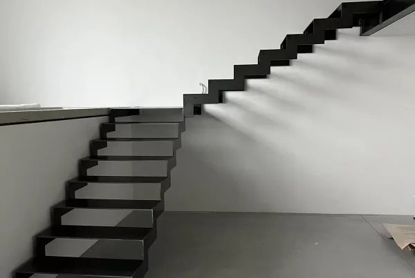 Escaliers intérieurs en acier laqué