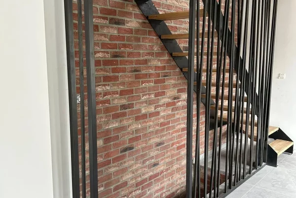 Escaliers intérieurs en acier laqué