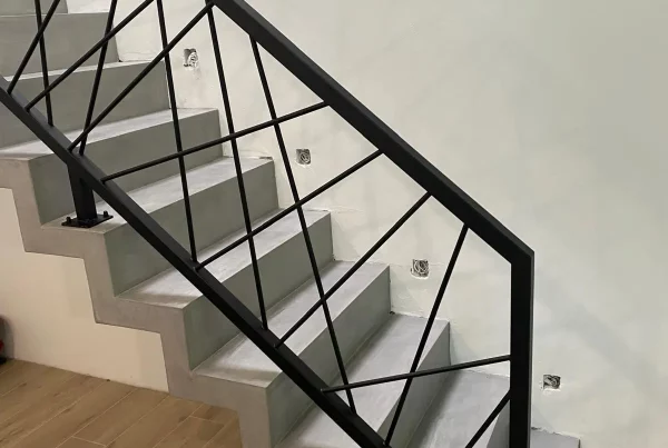 Escaliers intérieurs en acier laqué