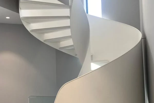 Escaliers intérieurs en acier laqué