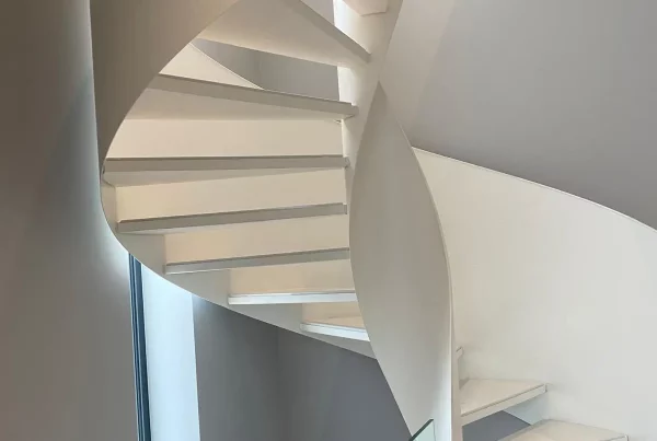 Escaliers intérieurs en acier laqué