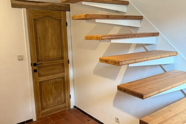 Escaliers intérieurs en acier laqué