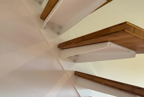 Escaliers intérieurs en acier laqué