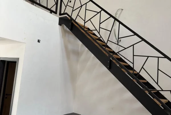 Escaliers intérieurs en acier laqué
