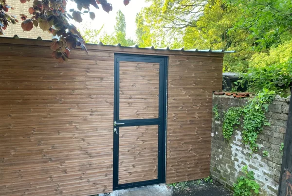 Porte extérieure en acier laqué