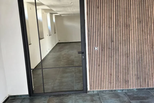 Porte intérieure en acier laqué