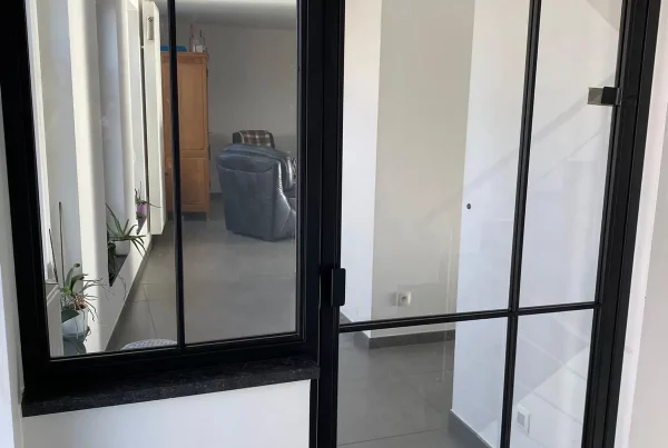 Porte intérieure en acier laqué